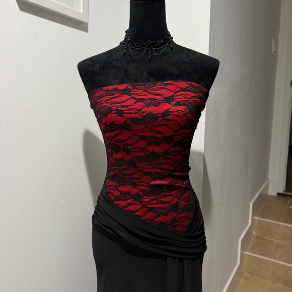 Ace Fashion Dresses & Skirts - Strapless Red and Black Lace Evening Gown